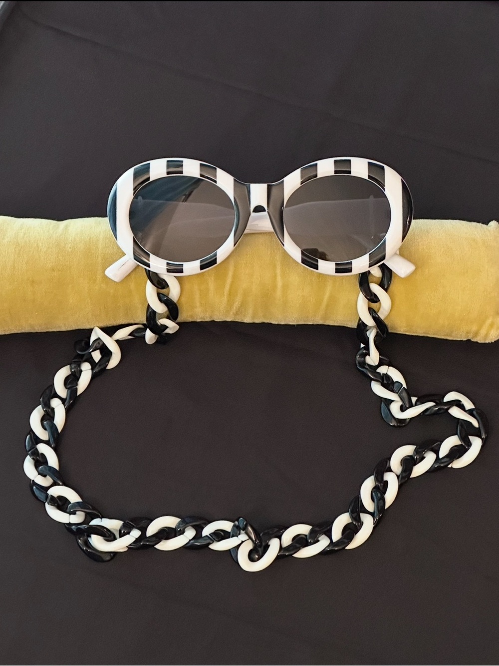NWOT Meghan Fabulous Black White & Read All Ova Funglasses